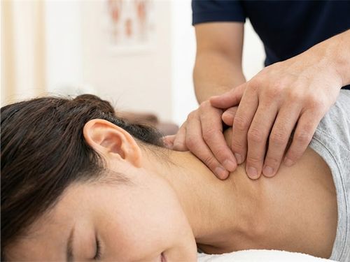 首の筋膜リリースで頭痛や肩こりにアプローチ
